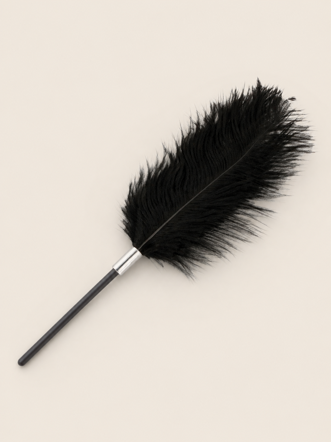 DARKNESS - CHICOTE DE PENA DE AMOR PRETO 56 CM