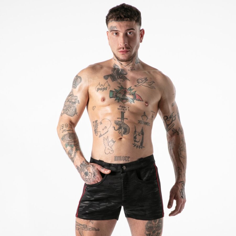 LOCKER GEAR - CAMISETA PRETA CURTA COM ACESSO MILITAR COMPLETO - TAMANHO L
