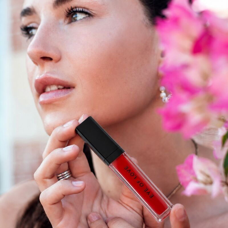 EYE OF LOVE - MATCHMAKER CRIMSON KISS BRILHO LABIAL VERMELHO COM EFEITO VOLUMIZADOR E FEROMÔNIOS 8,5 ML